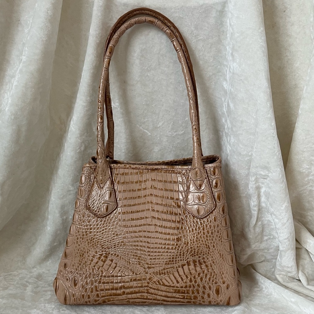Brahmin small nude textured leather purse like new